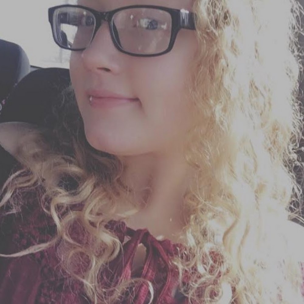 Meet your Posher, Halie